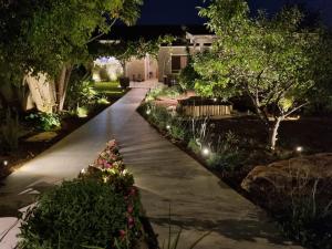 a walkway in a garden at night with lights at בית בעמק in Merhavyāh