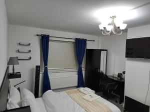 TV a/nebo společenská místnost v ubytování Cozzy Accommodation