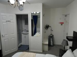 Postel nebo postele na pokoji v ubytování Cozzy Accommodation