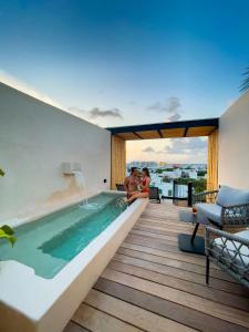 Bazén v ubytování Hive Cancun by G Hotels nebo v jeho okolí