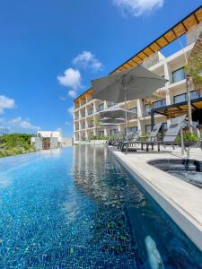 Bazén v ubytování Hive Cancun by G Hotels nebo v jeho okolí