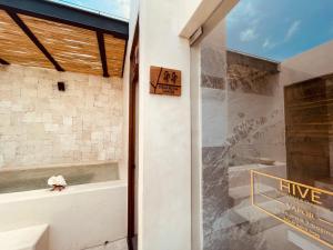 Koupelna v ubytování Hive Cancun by G Hotels