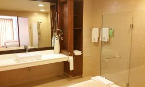 Ένα μπάνιο στο Coron Gateway Hotel & Suites