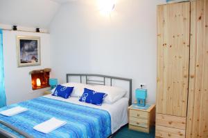 a bedroom with a bed with blue and white sheets at Apartment in the centre of Trogir in Trogir