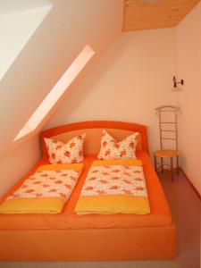 Ein Bett oder Betten in einem Zimmer der Unterkunft Ferienwohnung Prinke