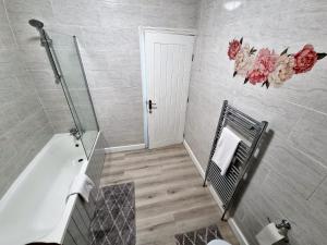 Ένα μπάνιο στο *11BR* Setup for your most amazing relaxed stay + Free Parking + Free Fast WiFi * +31 φωτογραφίες