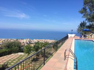 a villa with a swimming pool and a view of the ocean at Villa Del Conte in Drapia