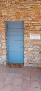 a blue garage door in a brick wall at Comorebi Provence in Entrecasteaux