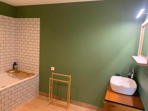 Zdjęcie z galerii obiektu Chambres d'hôtes La Tour d'Aspiran w mieście Aspiran
