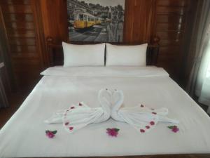 Ένα ή περισσότερα κρεβάτια σε δωμάτιο στο Denchai city ธนพร รีสอร์ท