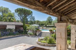 Κήπος έξω από το Domaine La Poudié