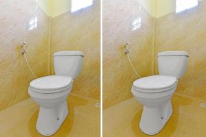 zwei Bilder einer Toilette im Bad in der Unterkunft OYO Life 90675 Ld Residence in Ungasan