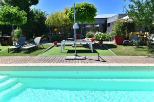 Afbeelding uit fotogalerij van Le jardin de Séverine in Chalon-sur-Saône +47 foto's