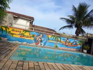 a mural on the side of a building at Hostel Ohana Beach in Mongaguá