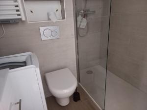 a small bathroom with a toilet and a shower at Studio Tignes, 1 pièce, 4 personnes - FR-1-449-72 in Tignes