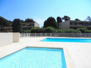 Bazén v ubytování Hello Côte d'Azur - Spacieux 2 pièces au calme à 5 min des plages nebo v jeho okolí