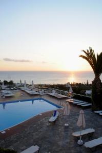 Bazén v ubytovaní Hersonissos Village Hotel & Bungalows alebo v jeho blízkosti
