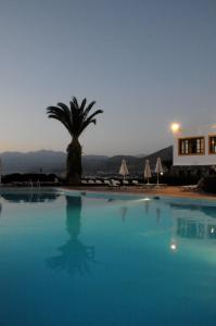 Bazén v ubytovaní Hersonissos Village Hotel & Bungalows alebo v jeho blízkosti