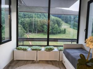 a room with a bed and a large window at Casa di Nastya in Pretoro
