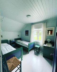เตียงในห้องที่ Aobrio Holidayhouse, authentic norwegian farmhouse close to Flåm
