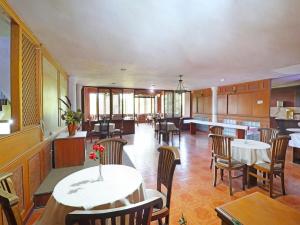 a dining room with tables and chairs in a restaurant at Super OYO 90382 Hotel Sarah Sukabumi in Wanasari