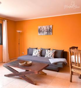 Ein Sitzbereich in der Unterkunft B-Rent Mariposa Private Garden