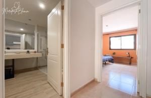 Ein Badezimmer in der Unterkunft B-Rent Mariposa Private Garden