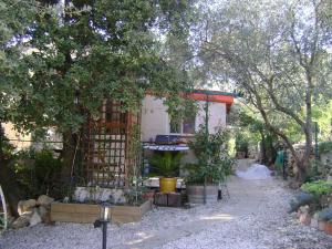 a garden with a small house with trees and plants at Gite à Bandol in Bandol +3 photos