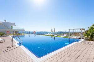 Bazén v ubytovaní Luxury Penthouse Large Terrace OR79 by AORA STAY alebo v jeho blízkosti