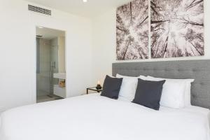 Posteľ alebo postele v izbe v ubytovaní Luxury Penthouse Large Terrace OR79 by AORA STAY
