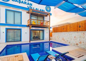 a villa with a swimming pool and a house at Lara Uno- Muhafazakar Balayı Villası in Çayköy