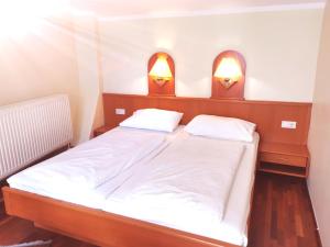 Postel nebo postele na pokoji v ubytování Hotel Haydn