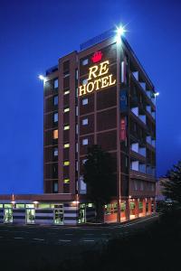 a building with a hotel sign on it at night at Hotel Re in Lissone