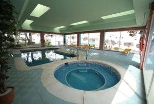 Basen w obiekcie SEA VIEW Holiday Home in Marbella Resort lub w pobliżu