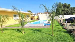 Κήπος έξω από το La Villa Trinacria