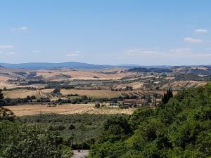 a view of a valley with hills and trees at La Casa di Valeria alle Serre in Serre di Rapolano