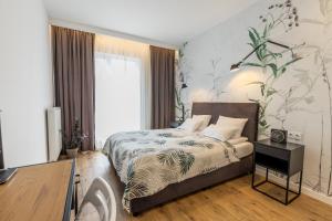 Posteľ alebo postele v izbe v ubytovaní VIP Apart Bielany przy metrze