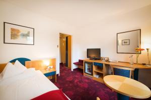 A television and/or entertainment centre at Hotel Boltzmann
