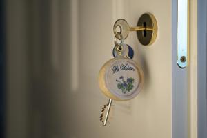 a key chain is hanging on a door at B&B Il Biancospino in Abbadia San Salvatore +27 photos