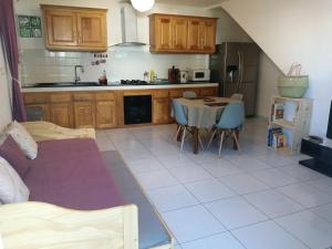 Dapur atau dapur kecil di Passiflore Saint paul +1 gambar