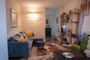 a living room with a couch and a table at Cathedral-luxury-stay sauna & massage in Pescia