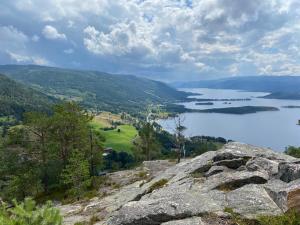 a view of a lake from the top of a mountain at Nissedal- en liten perle ved Nisser 