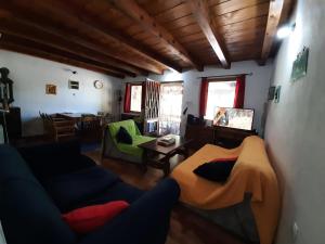 a living room with a couch and a table at Vikendica Vila Berbat in Ovčar Banja