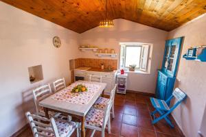 Kuchyň nebo kuchyňský kout v ubytování Villa Natura