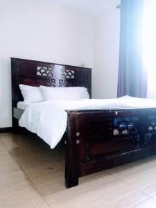 Cama ou camas em um quarto em Kilimani honass studio