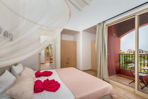 a bedroom with a bed with red roses on it at living near the beach in Kralendijk