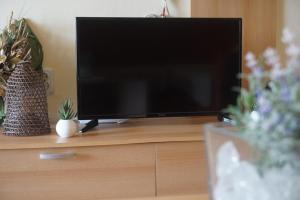 Televízia a/alebo spoločenská miestnosť v ubytovaní Apartment IJ 3stars 4-6 persons