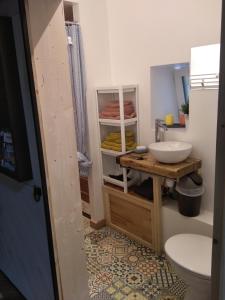 Koupelna v ubytování Le gîte du passage