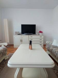 TV a/nebo společenská místnost v ubytování Dream