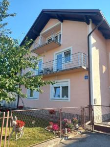 Budova, kde se apartmán nachází + 16 fotografií